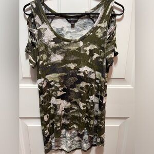 Rock&Republic olive green camo cut out shoulder top. Size M